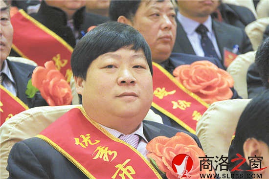 在日前召開的市政協(xié)會上，沈傳奇被評為優(yōu)秀政協(xié)委員。